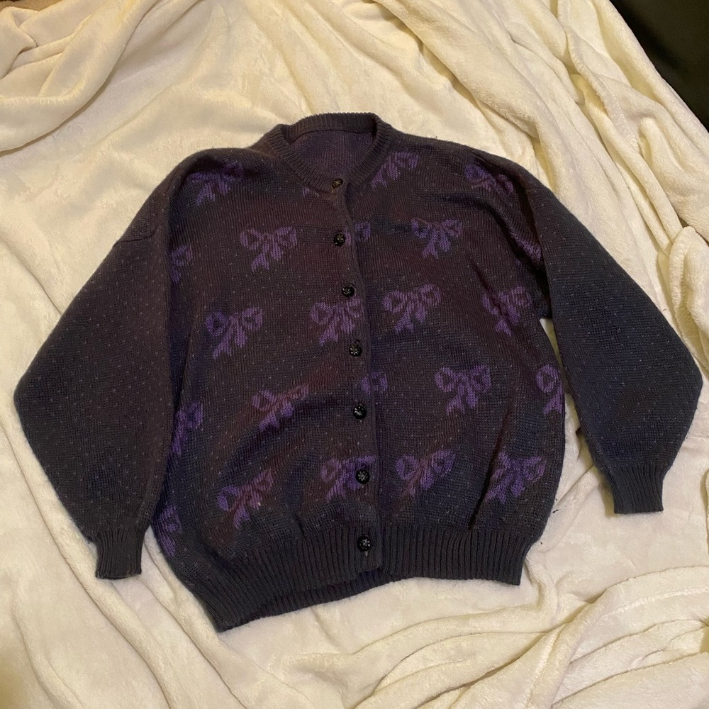 Knit Cardigan with Bow Pattern